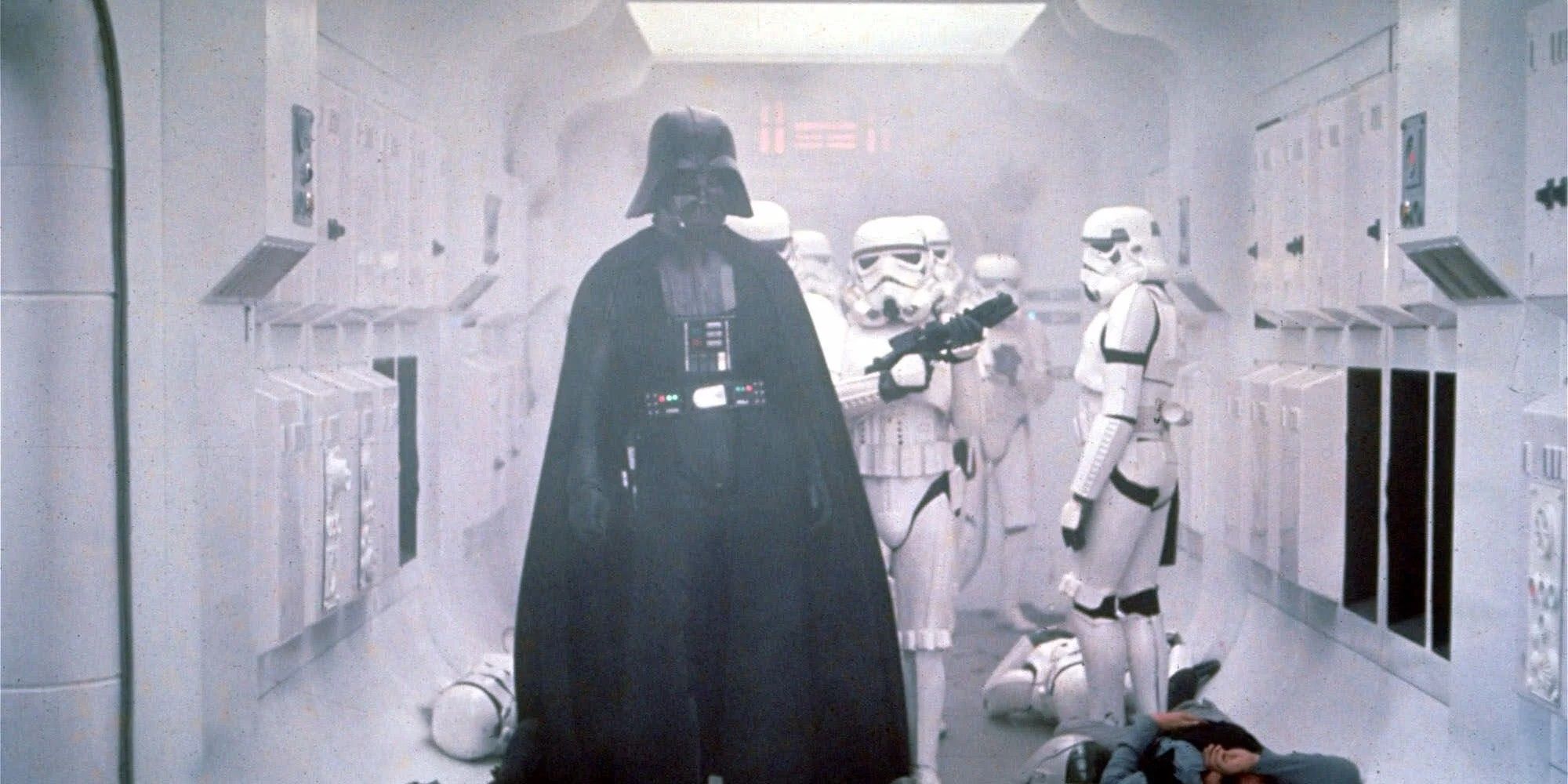 Darth Vader si trova nell'iconico corridoio bianco