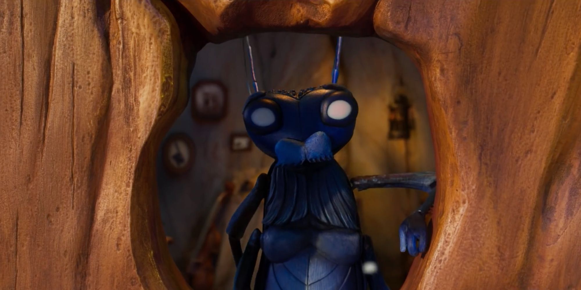 Sebastian J. Cricket nel trailer Netflix di Pinocchio di Guillermo del Toro.