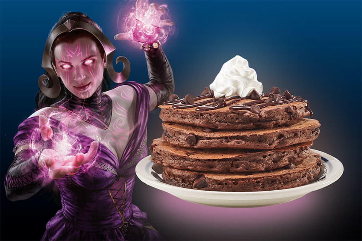 Immagine della Planeswalker Liliana di MTG che lancia un incantesimo davanti ai pancake IHOP al cioccolato