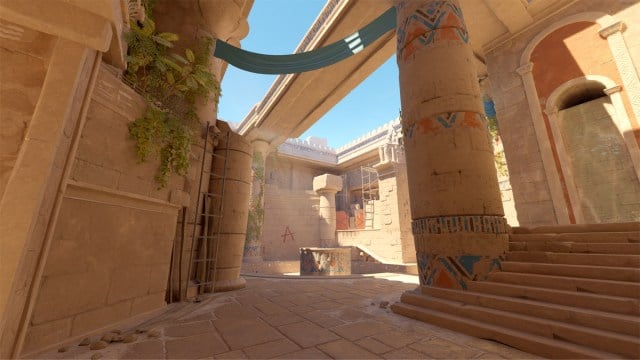 Il sito della bomba A su Anubi, una mappa del tempio egizio in Counter-Strike 2,