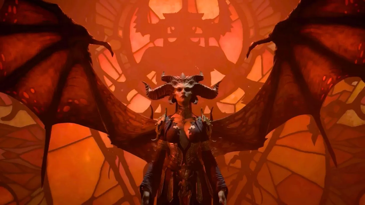 Una donna con corna e ali davanti a una vetrata in Diablo 4