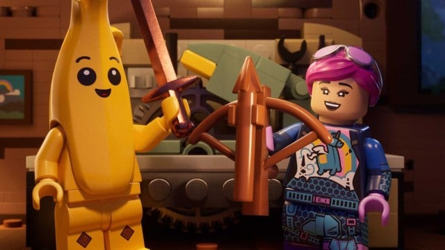 Due personaggi LEGO Fortnite con armi
